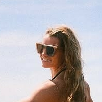 Abigail Domit Meztelen