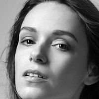 Alex Essoe Meztelen