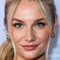 Amy Manford Meztelen