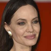Angelina Jolie Meztelen