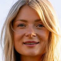 Anna Engelschall Meztelen