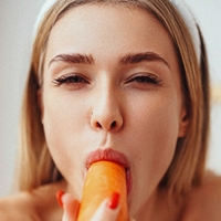 Anna Klingenberg Meztelen
