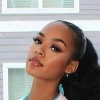 Ariana Cossie Meztelen