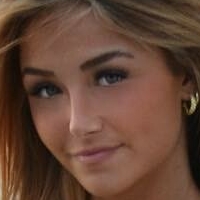 Ava Majury Meztelen