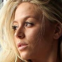 Barista Nikki Meztelen