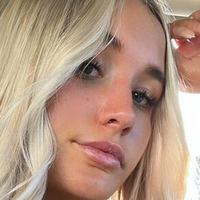 Bridget Jean Meztelen