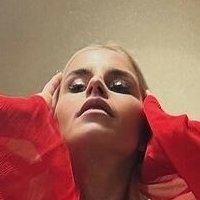 Caro Daur Meztelen