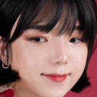 CD Jieun Meztelen