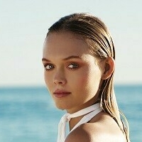 Charlie Schroeder Meztelen