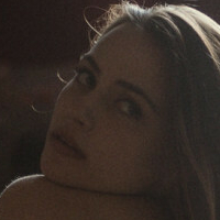 Charlotte Mckee Meztelen