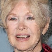 Connie Stevens Meztelen