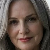 Elegant Edith Meztelen
