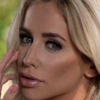 Ellie Paige Meztelen