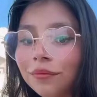 Emili Petit Meztelen