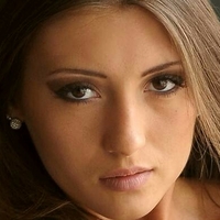 Emilia Sky Meztelen