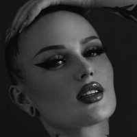 Emily Boring Meztelen