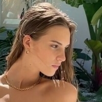 Emily Feld - Fakes Meztelen