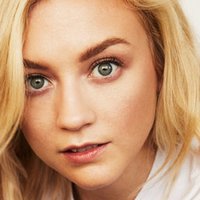 Emily Kinney Meztelen