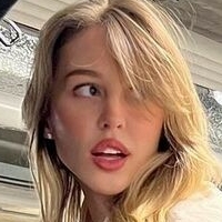 Eva Level Meztelen