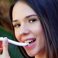 Eve Sweet Meztelen