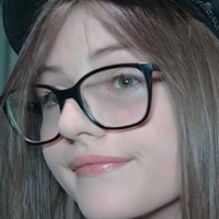 Evie Meztelen