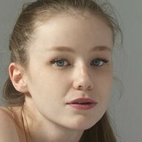 Extr Emily Meztelen