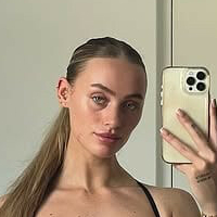 Guusje Meztelen
