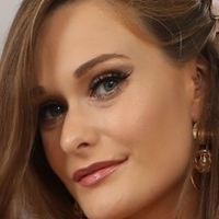 Honour May Meztelen