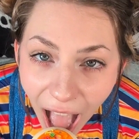 Horny Honey Meztelen