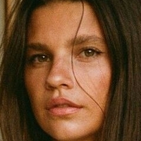 Josephine Joseph Meztelen
