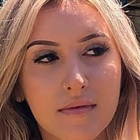 Julia Rae Meztelen