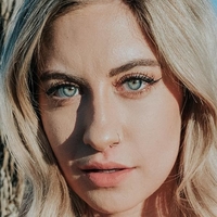 Karli Karberg Meztelen