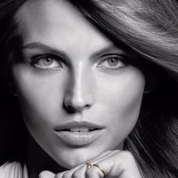 Karlina Caune Meztelen