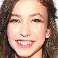 Katelyn Nacon Meztelen