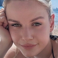 Kathrin May Meztelen