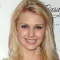 Katie Gil Meztelen