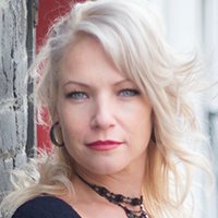 Kim McArthur Meztelen