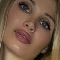 kinkypiercedcoupletease Meztelen