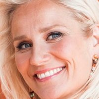 Laura Malmivaara Meztelen