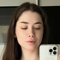 Laurel Jeune Meztelen