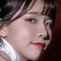 Lee Ahrin Meztelen
