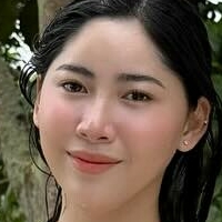 Leonajie Almario Meztelen