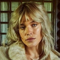 Leslie Malso Meztelen