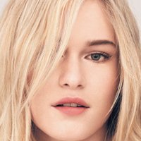 Leven Rambin Meztelen