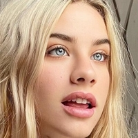 Lilblondii Meztelen