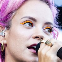 Lily Allen Meztelen