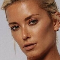 Liv Bentley Meztelen