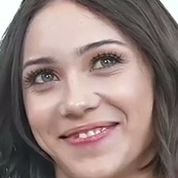 Mia River Meztelen