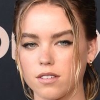 Milly Alcock Meztelen