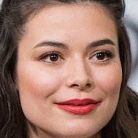 Miranda Cosgrove Meztelen